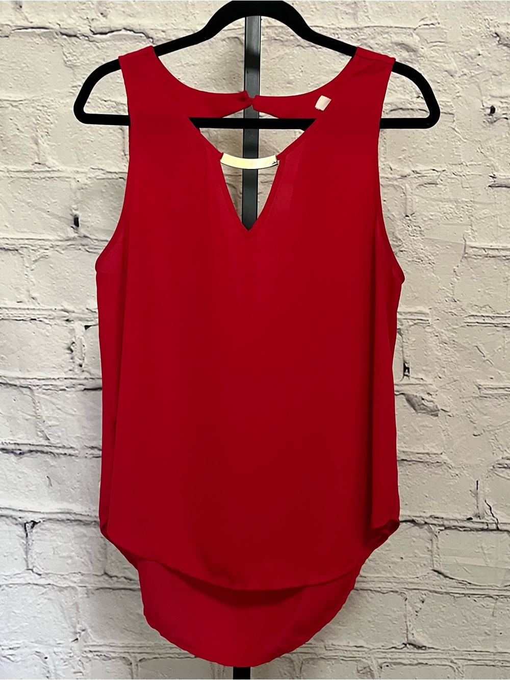 Meraki Red V-Neck Sleeveless Camisole with Back Keyhole